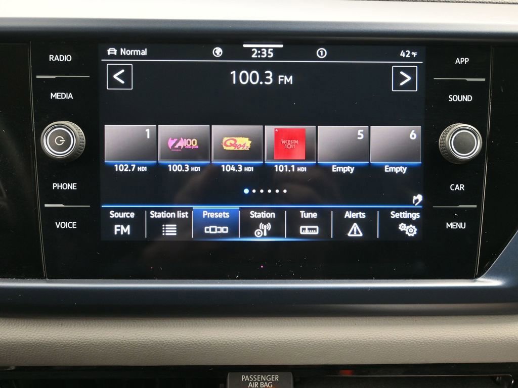 Used 2022 Volkswagen Taos SE w/ Panoramic Sunroof Package image 12