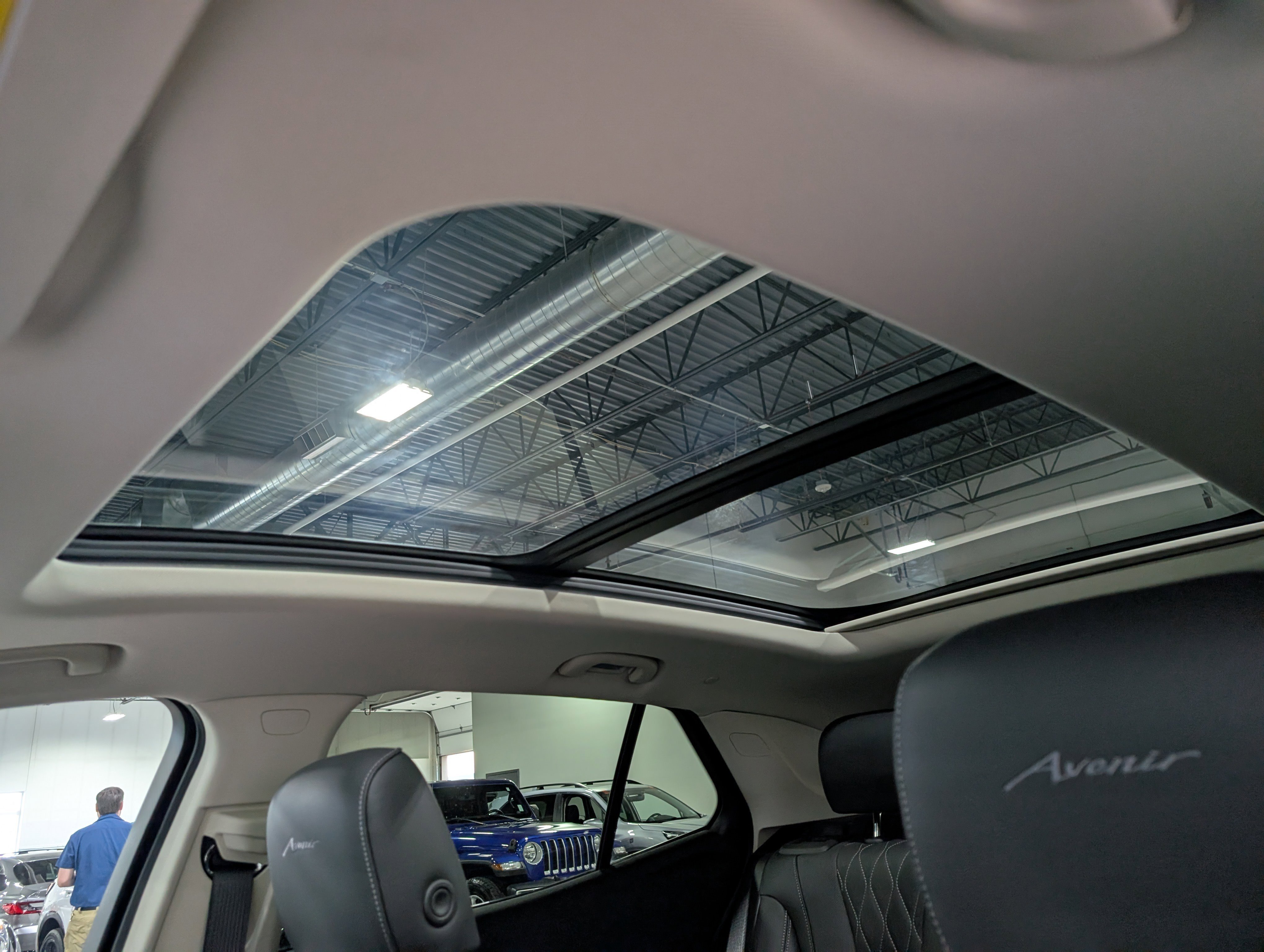 Used 2023 Buick Envision Avenir image 12