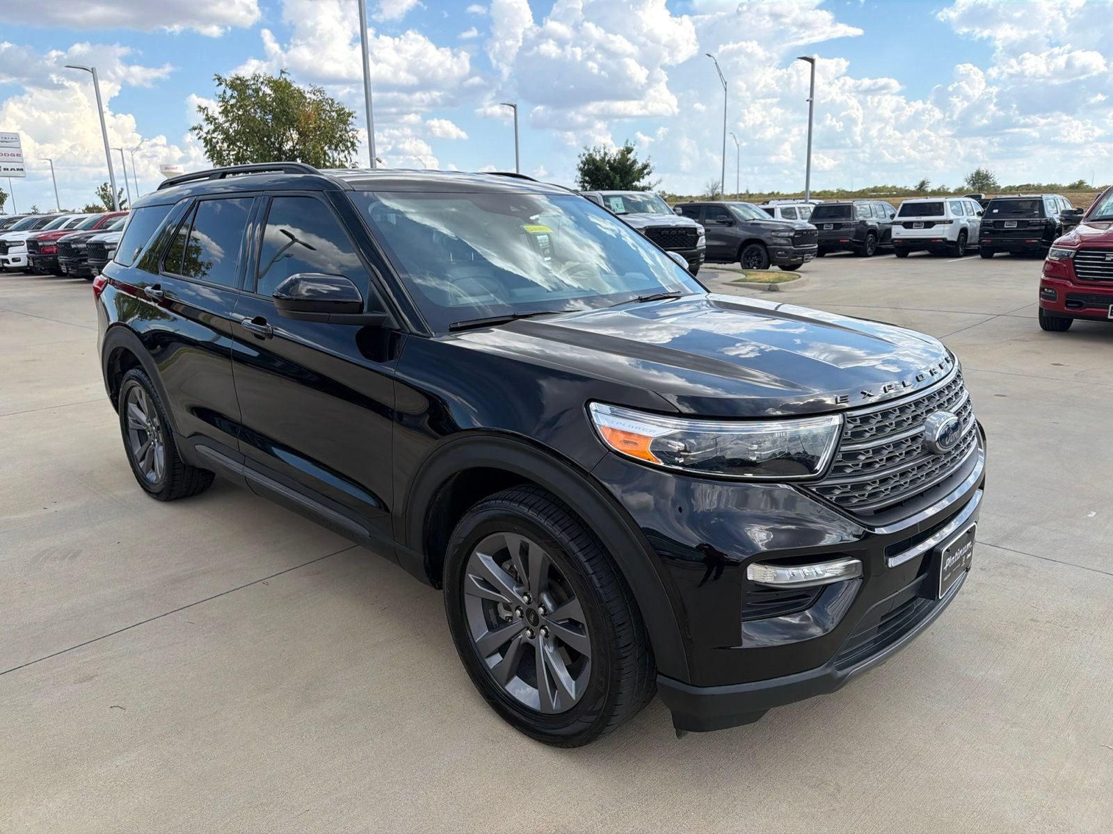 Used 2022 Ford Explorer XLT w/ Equipment Group 202A AWD/4WD image 7