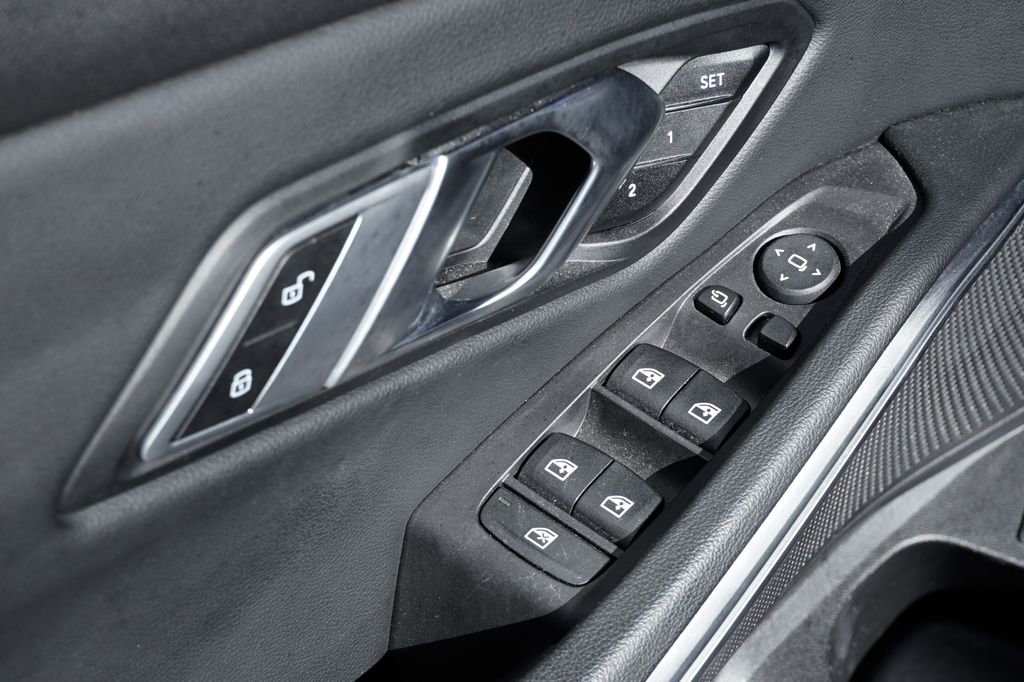 Used 2023 BMW M340i w/ Shadowloine Package image 17