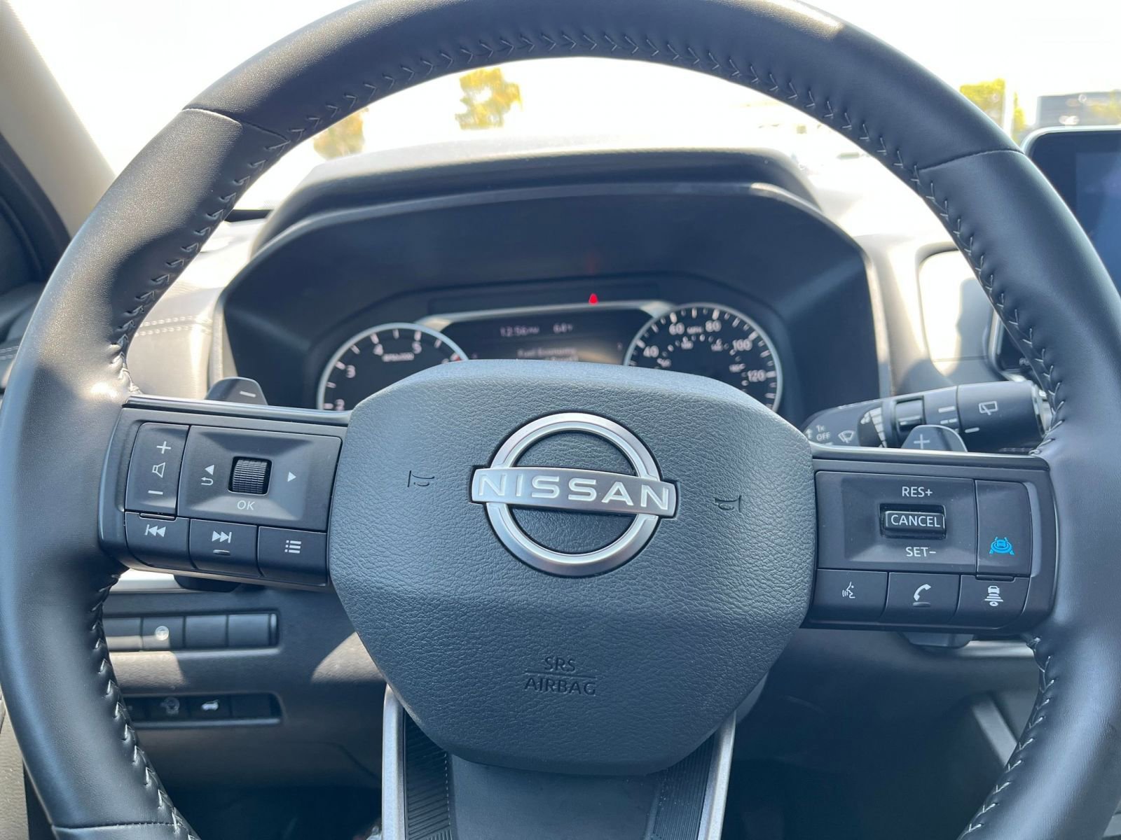 Used 2025 Nissan Rogue SV FWD image 30