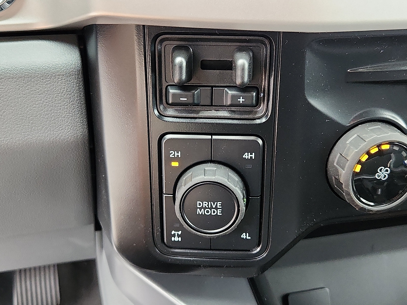 New 2026 Ford F350 XLT w/ XLT Premium Package AWD/4WD image 16