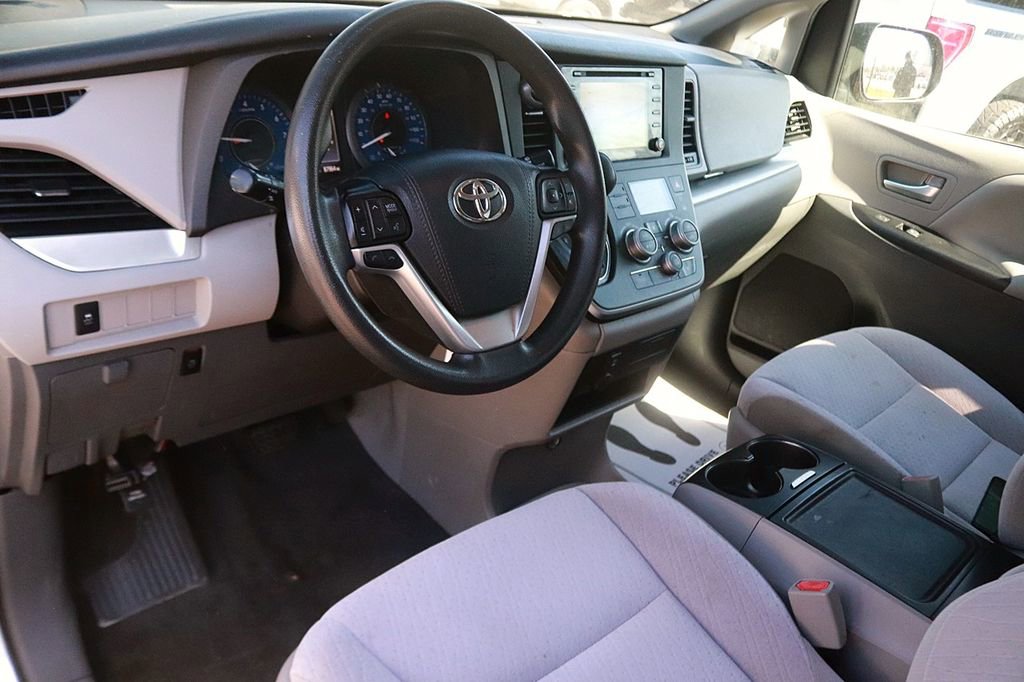 Used 2020 Toyota Sienna LE FWD image 12