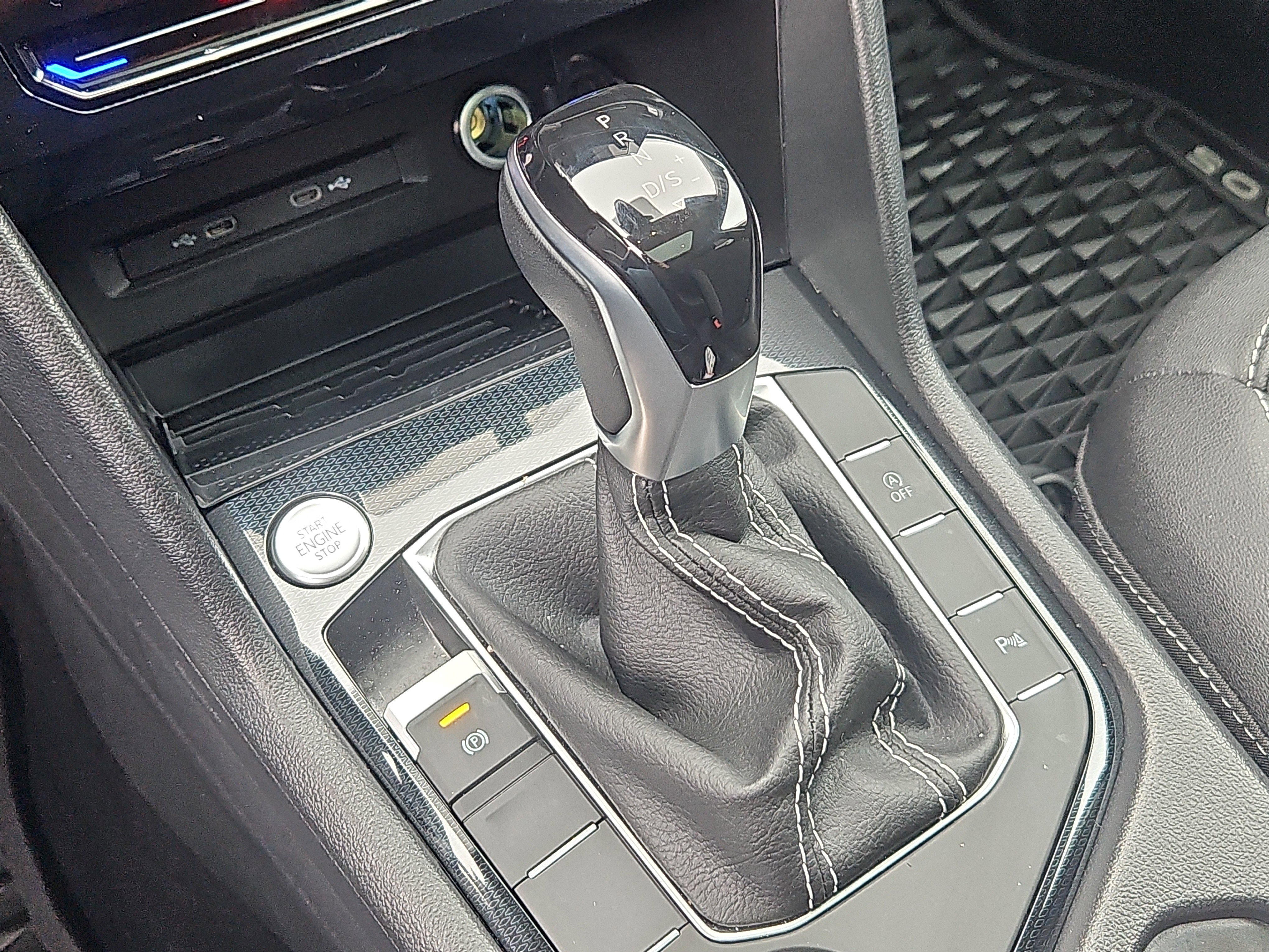 Certified 2025 Volkswagen Taos SE image 21