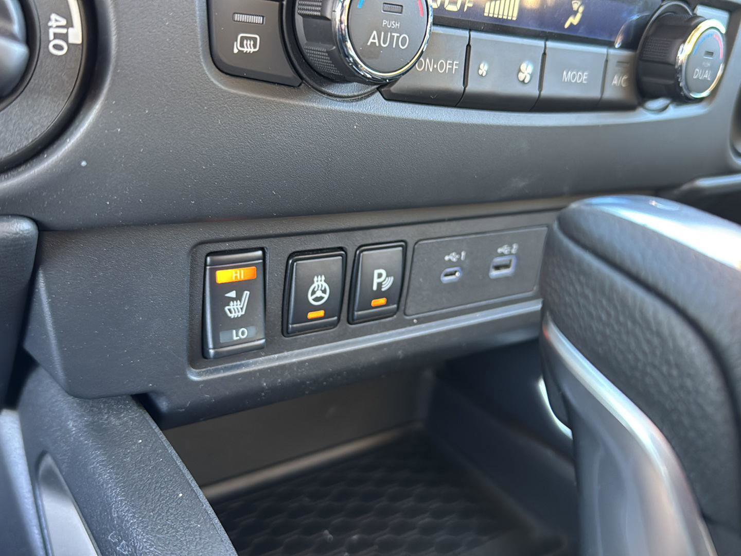 Used 2024 Nissan Frontier SV w/ SV Convenience Package image 24