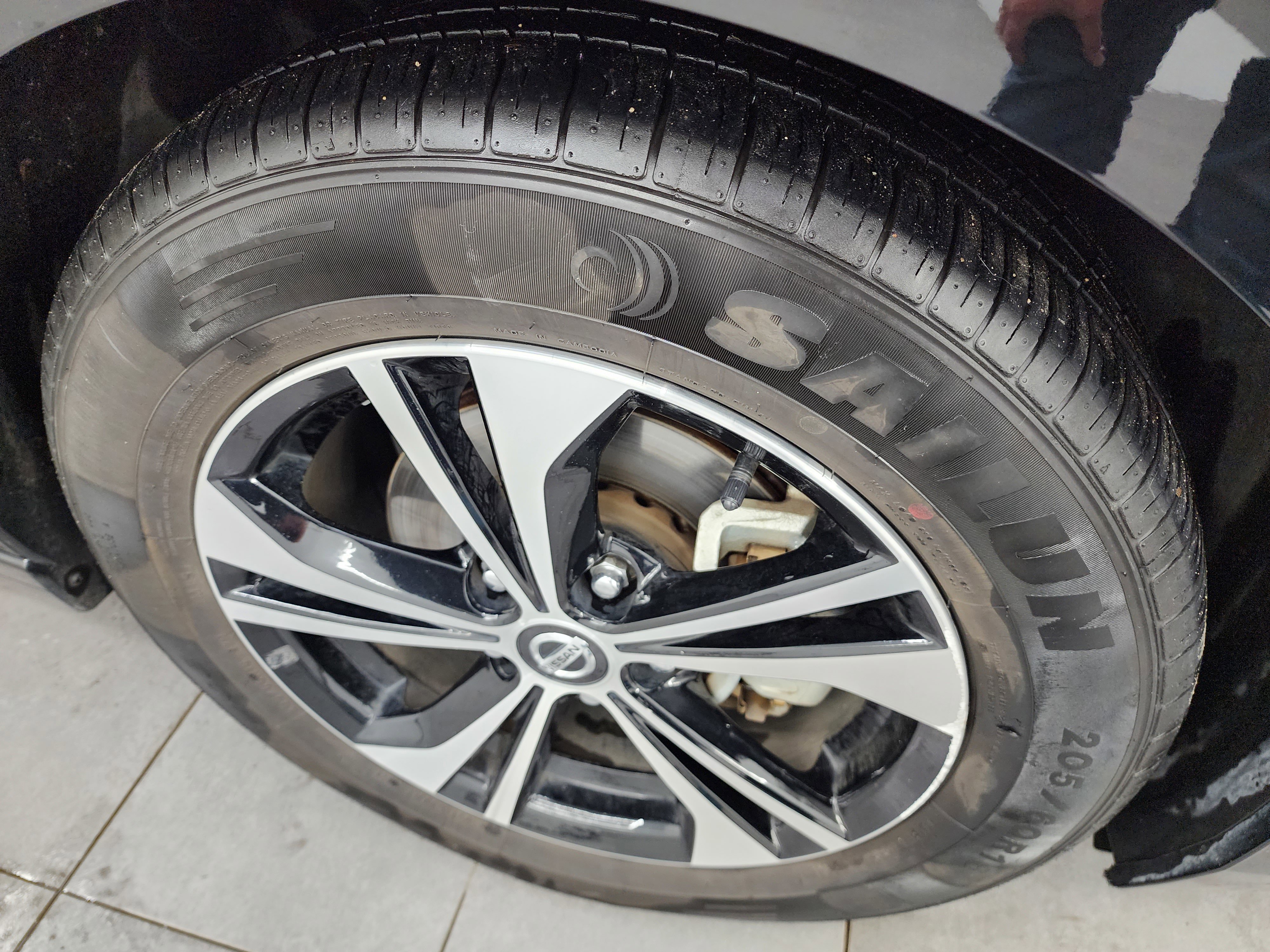 Used 2023 Nissan Sentra SV image 3