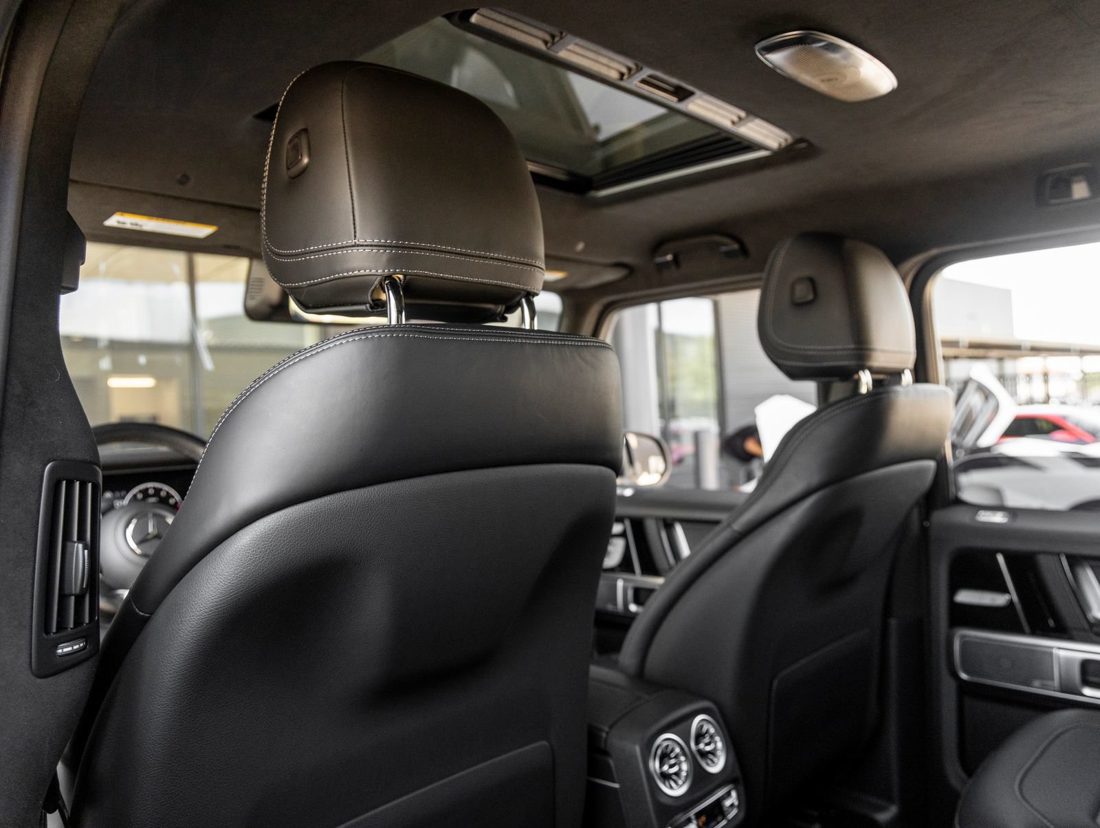 Used 2025 Mercedes-Benz G 550 image 28