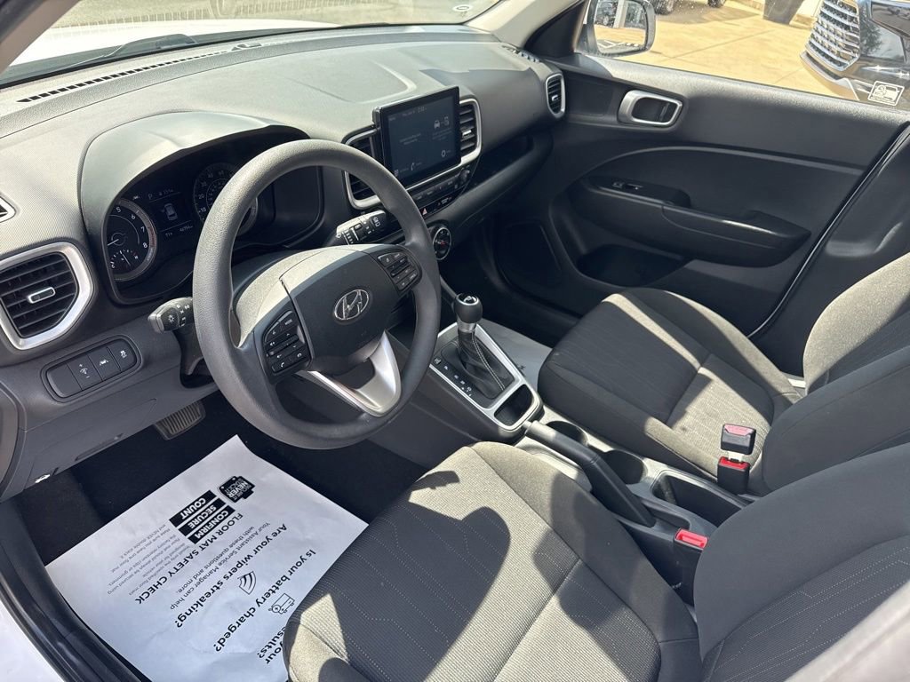 Used 2021 Hyundai Venue SE FWD image 13