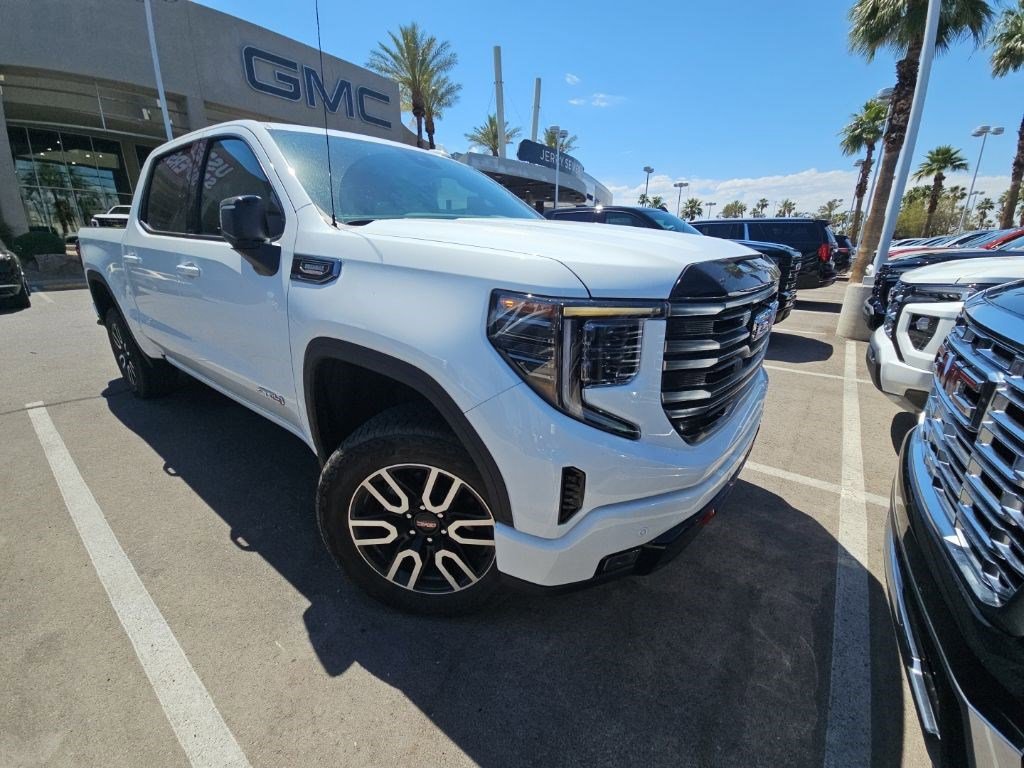 Used 2025 GMC Sierra 1500 AT4 w/ Technology Package AWD/4WD image 3