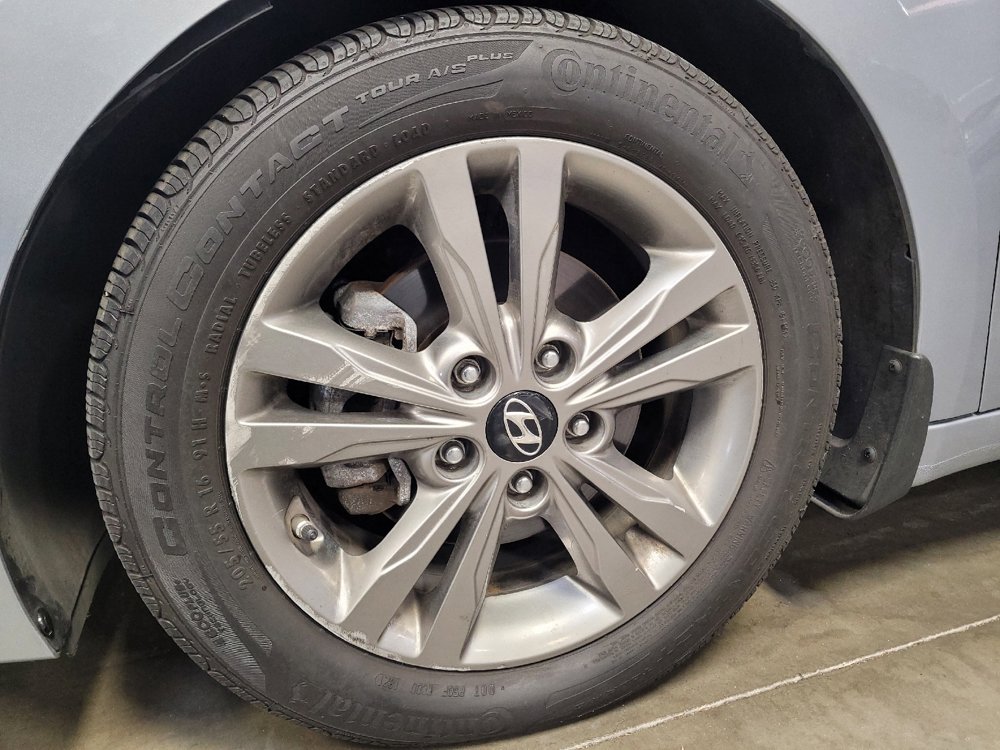 Used 2017 Hyundai Elantra SE image 31