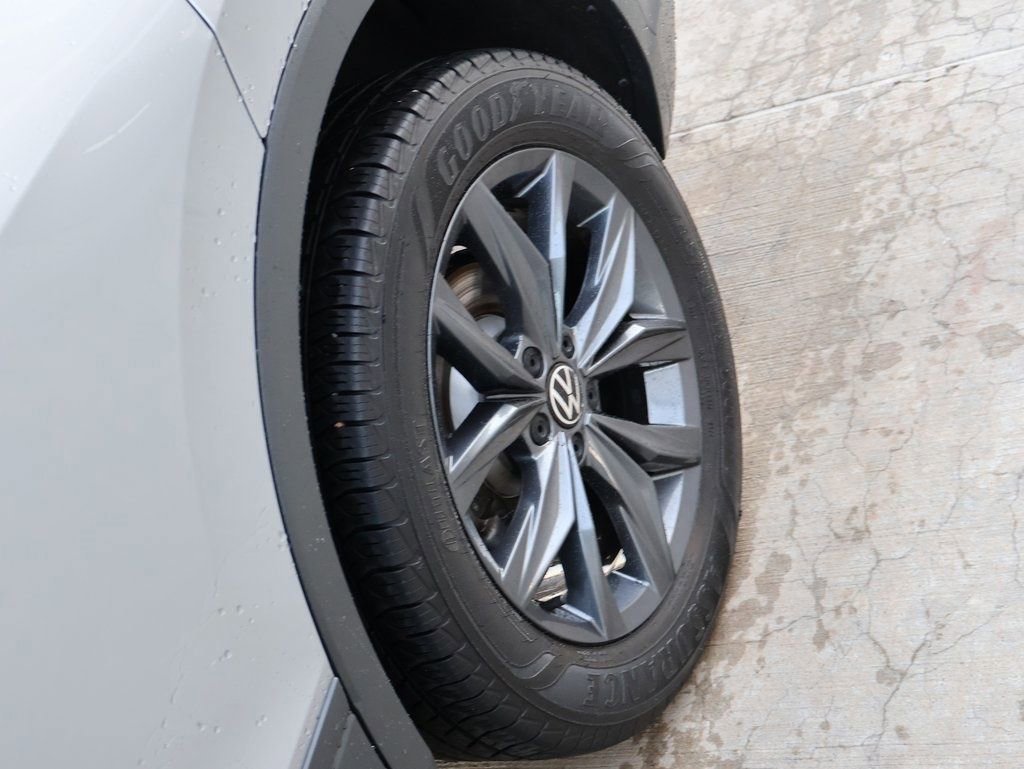 Used 2022 Volkswagen Tiguan SE w/ Panoramic Sunroof Package image 41
