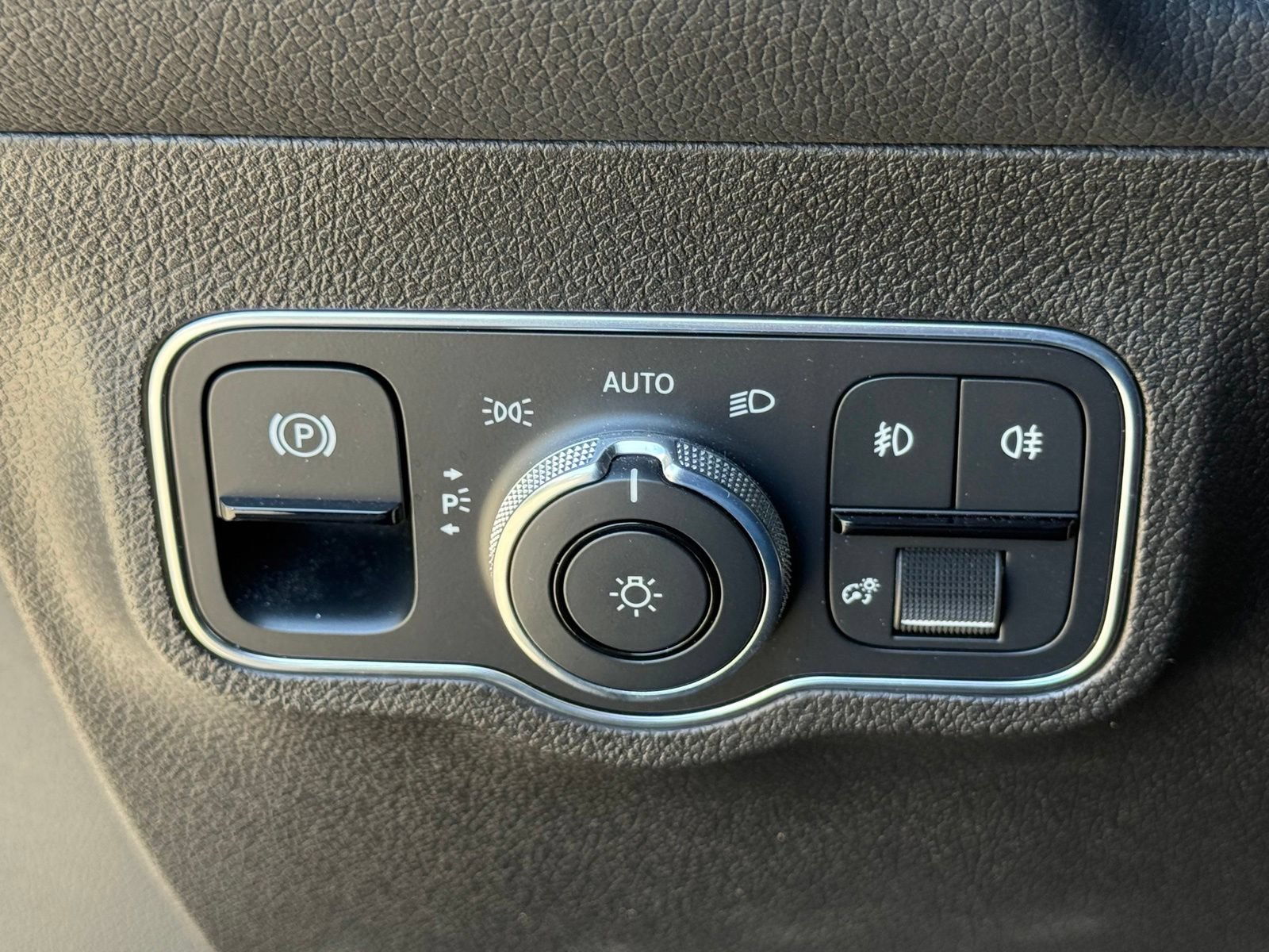 Used 2021 Mercedes-Benz GLB 250 image 26