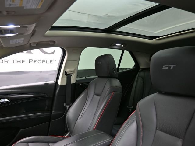 Used 2023 Buick Envision Essence w/ Sport Touring Package image 17