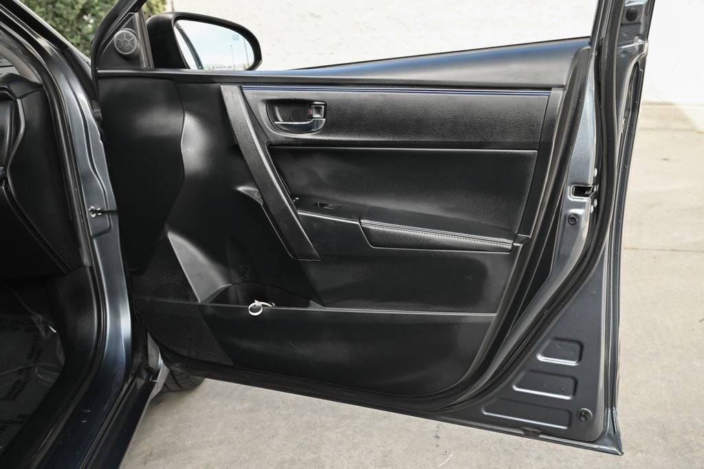 Used 2018 Toyota Corolla SE w/ Carpet Mat Package (TMS) FWD image 38