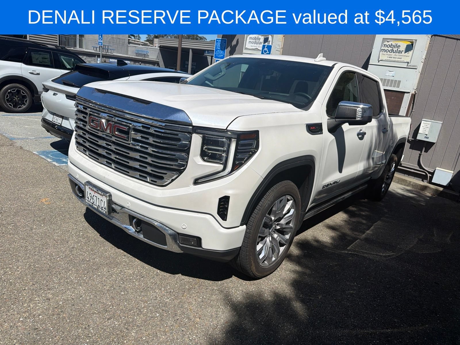 Used 2024 GMC Sierra 1500 Denali w/ Denali Reserve Package AWD/4WD image 3