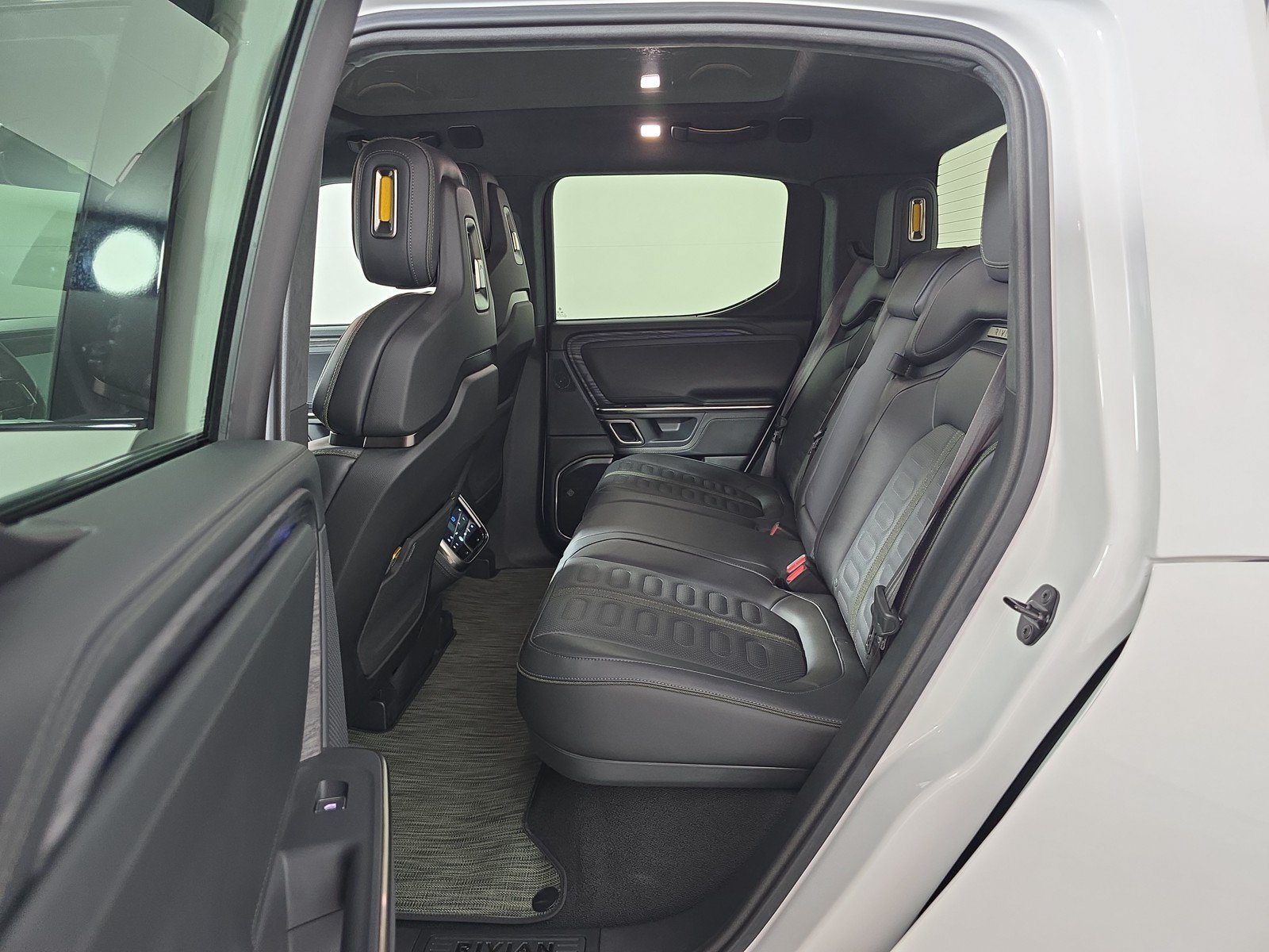 Used 2024 Rivian R1T Adventure AWD/4WD image 21
