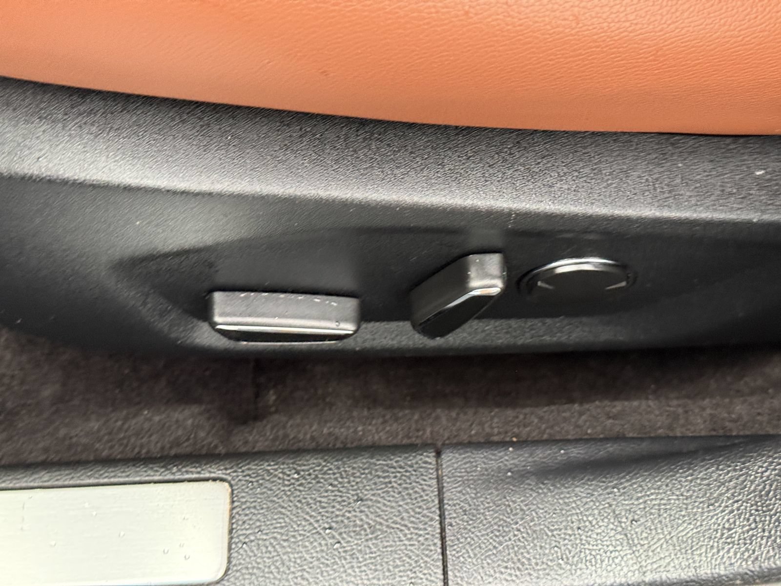 Used 2020 Ford Fusion Energi Titanium FWD image 23