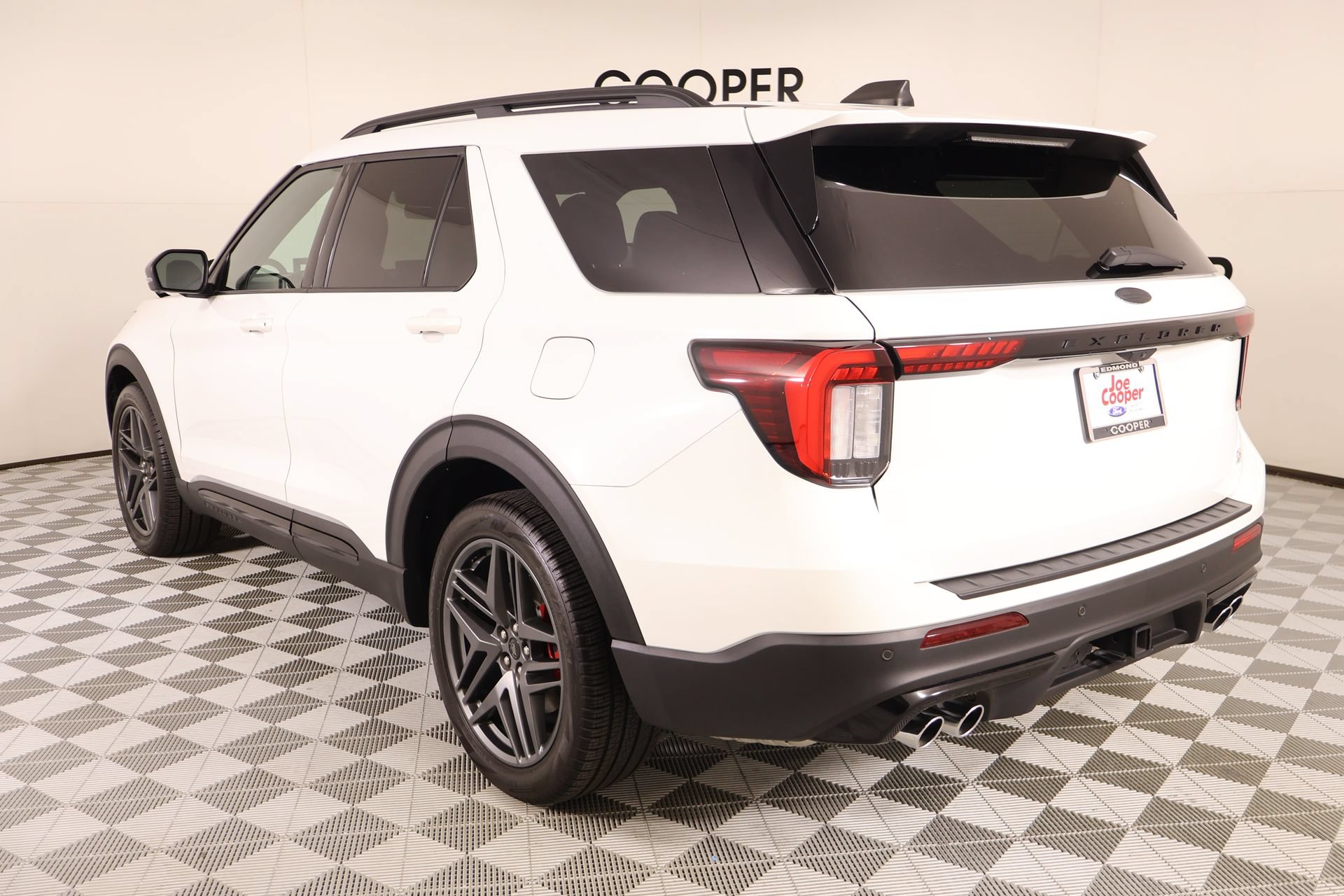 Used 2025 Ford Explorer ST RWD image 24