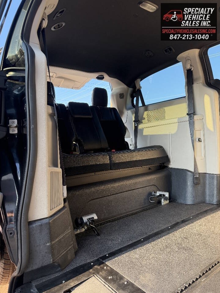 Used 2018 Dodge Grand Caravan SXT FWD image 17