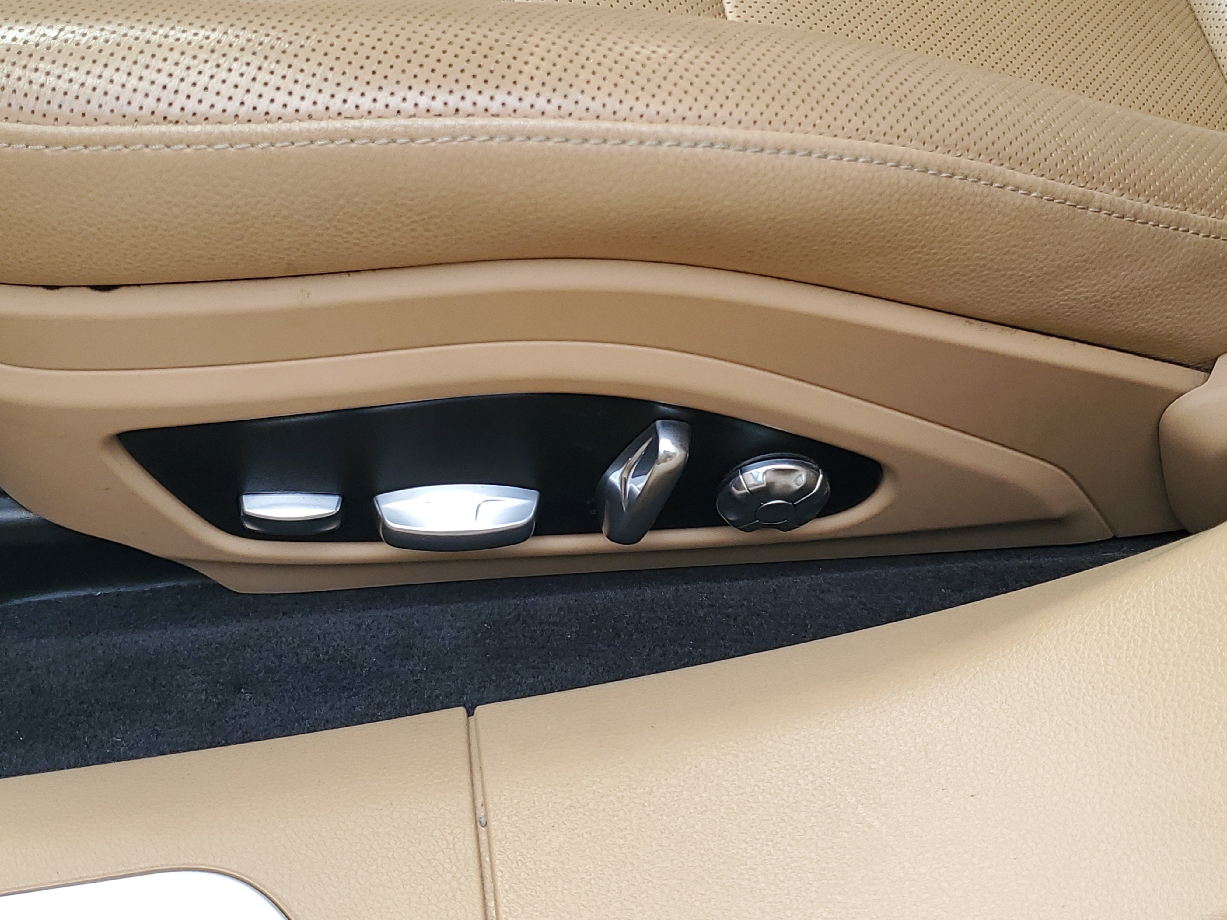 Used 2020 Porsche Panamera 4 AWD/4WD image 17