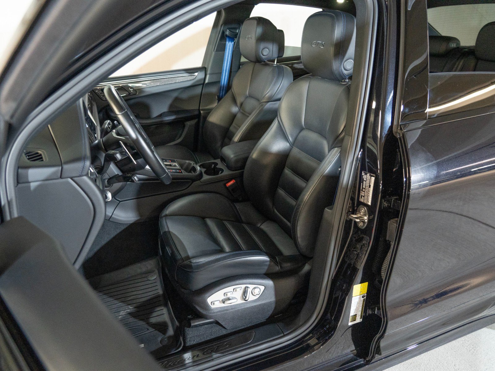 Certified 2024 Porsche Macan GTS AWD/4WD image 5