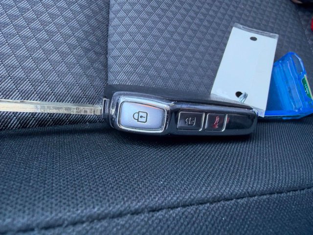 Certified 2025 Kia Soul LX w/ LX Technology Package FWD image 33