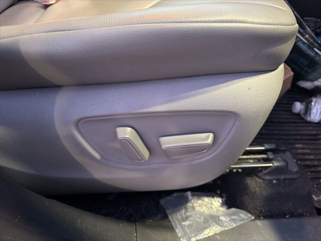 Used 2020 Toyota Highlander XLE image 27