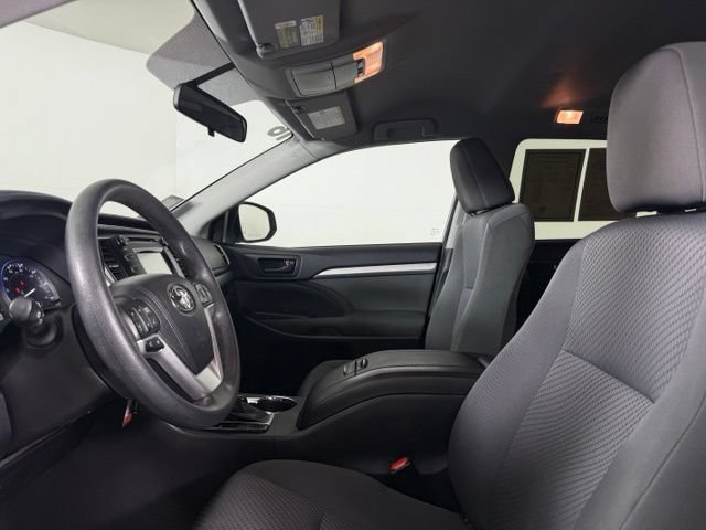 Used 2016 Toyota Highlander LE FWD image 16