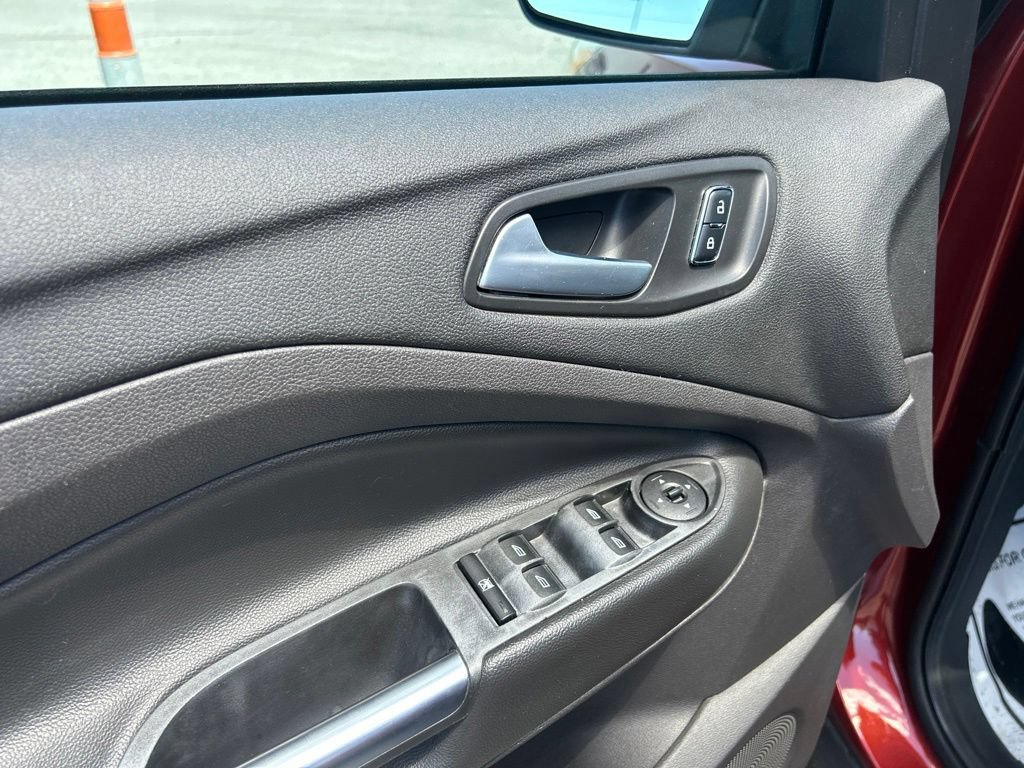 Used 2015 Ford Escape SE FWD image 31