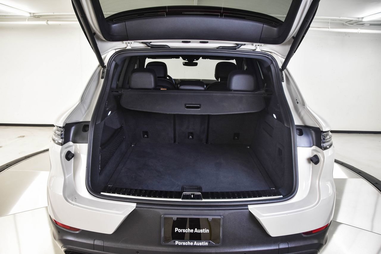 Certified 2025 Porsche Cayenne AWD/4WD image 29