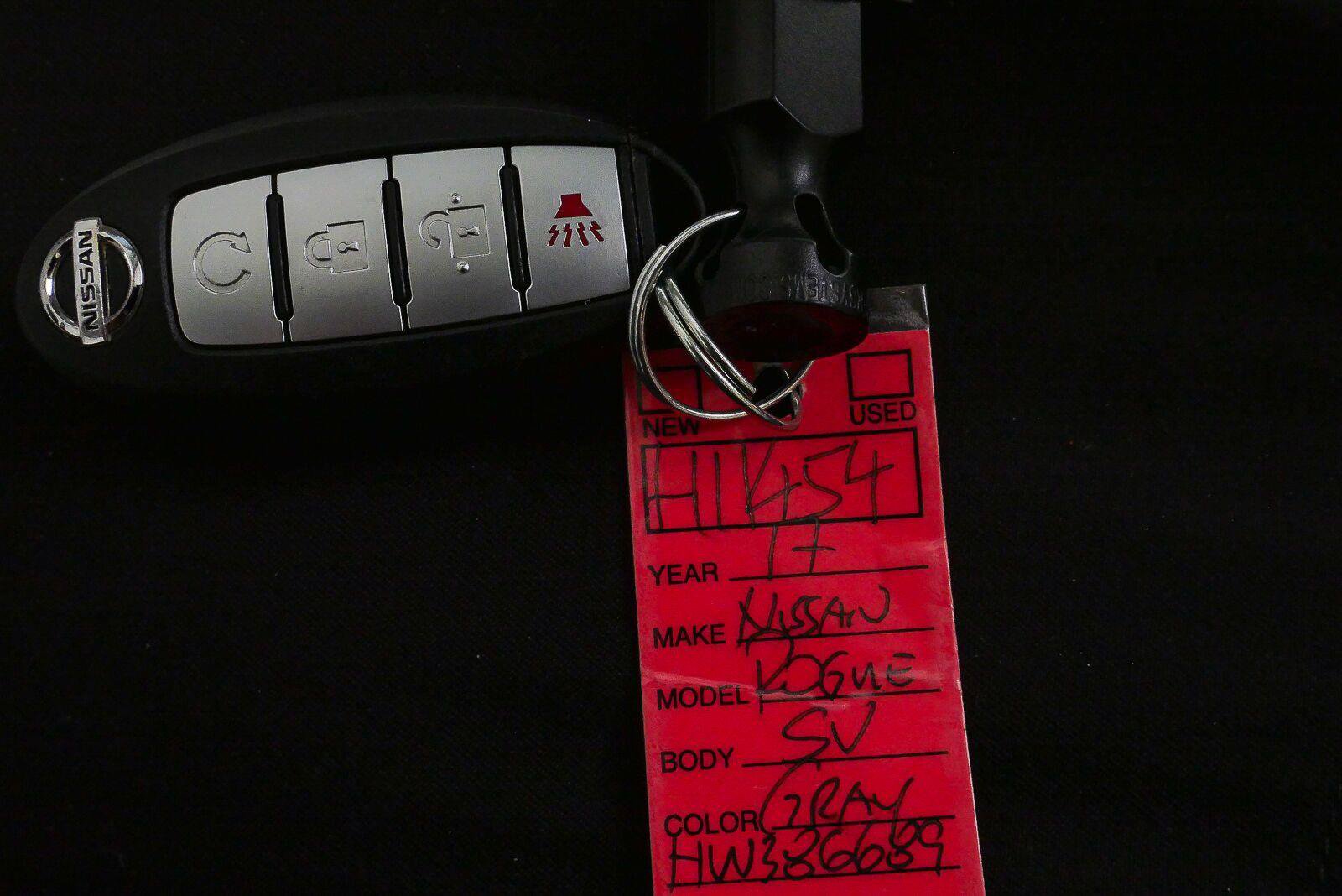 Used 2017 Nissan Rogue SV FWD image 39