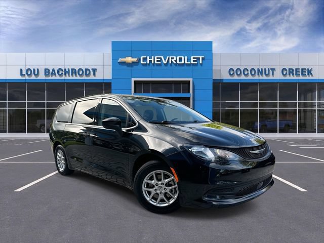 Used 2023 Chrysler Voyager LX FWD image 1