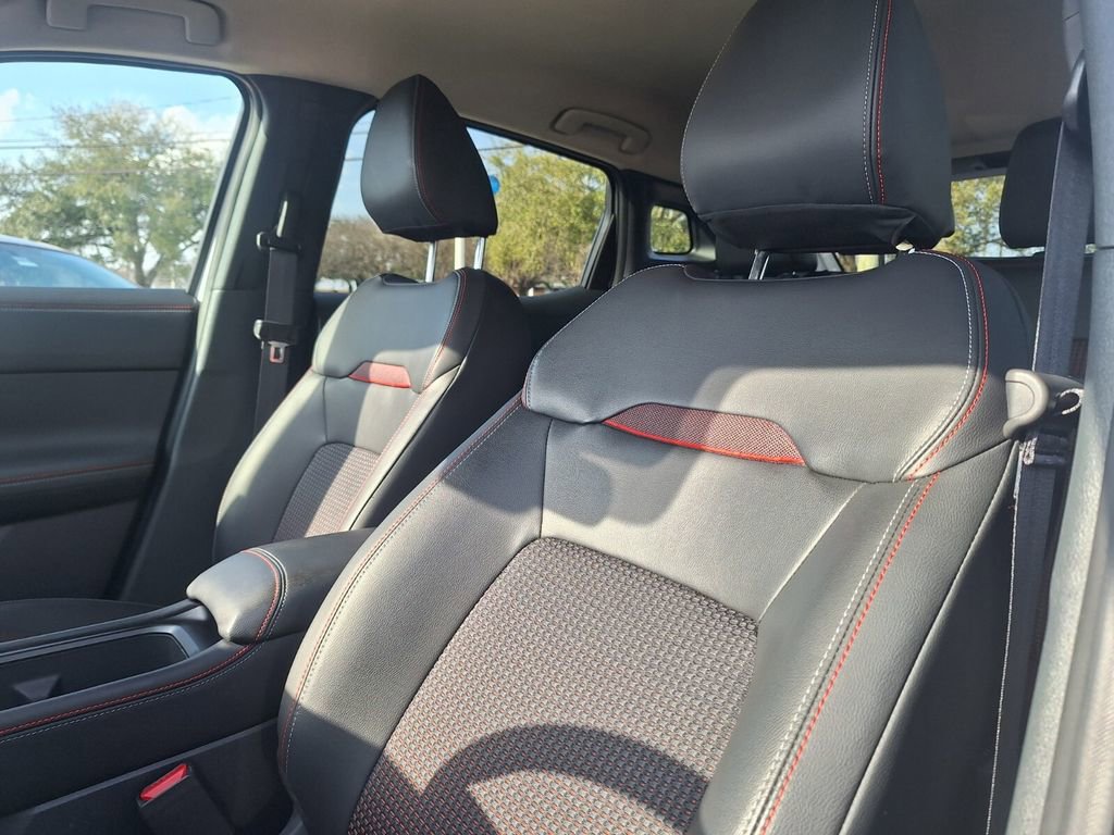 Used 2025 Nissan Kicks SR image 10