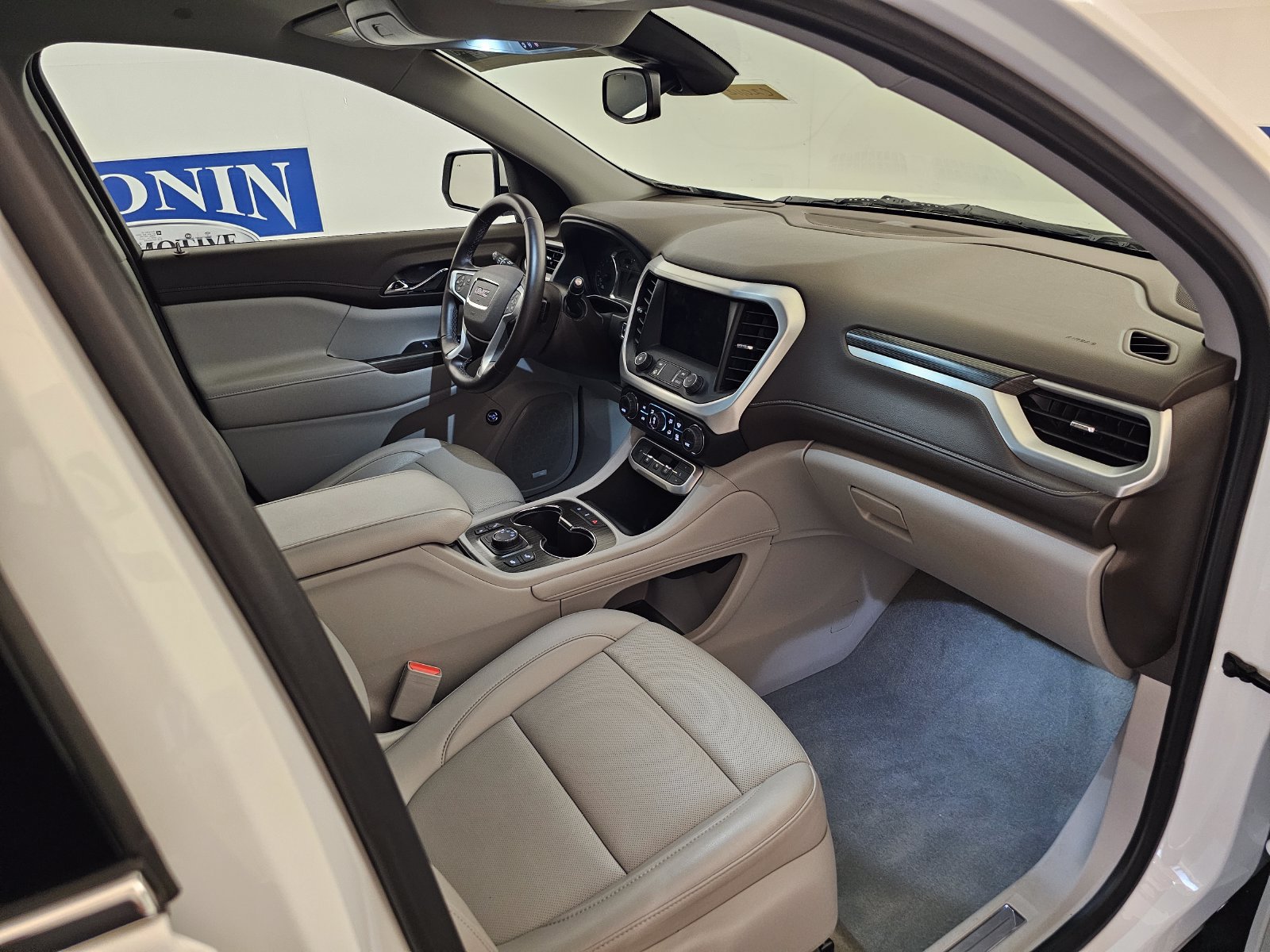 Used 2023 GMC Acadia SLT AWD/4WD image 28