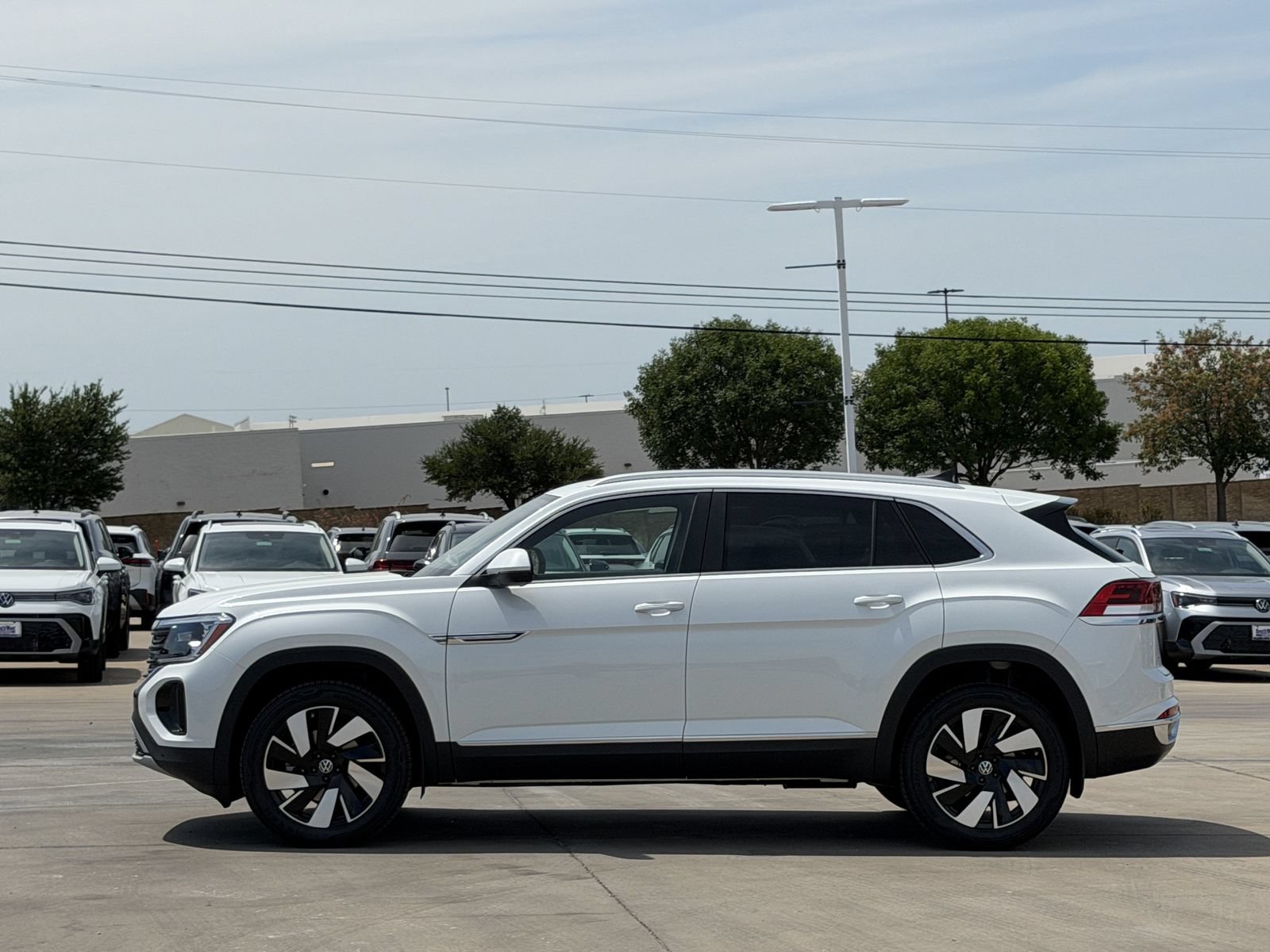 New 2026 Volkswagen Atlas Cross Sport SEL AWD/4WD image 7