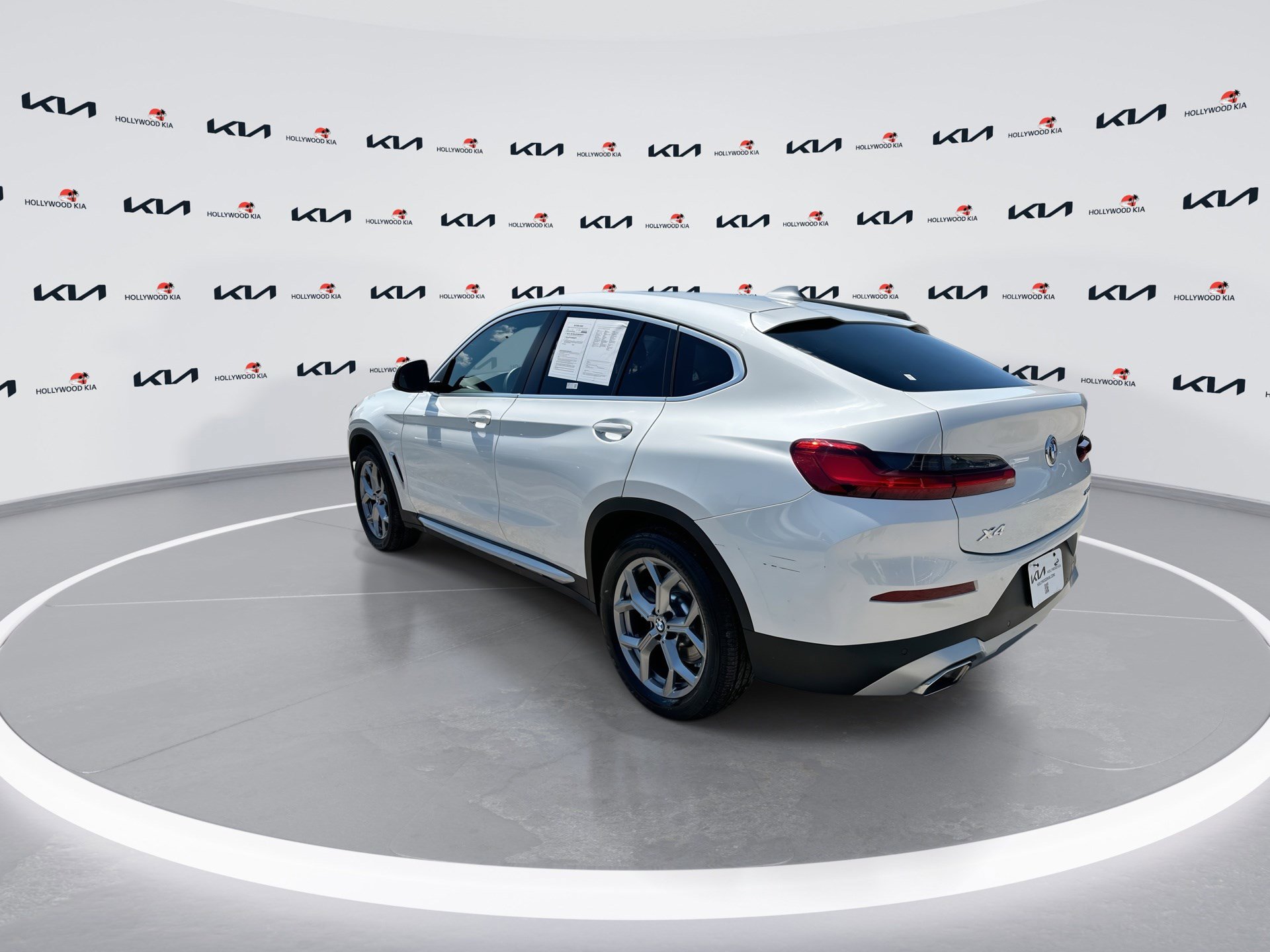 Used 2025 BMW X4 xDrive30i image 6