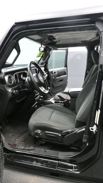 Used 2020 Jeep Gladiator Overland w/ LED Lighting Group image 16