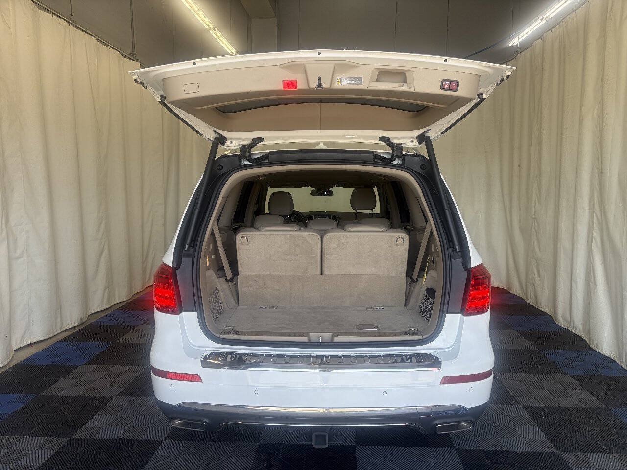 Used 2016 Mercedes-Benz GL 450 4MATIC image 8