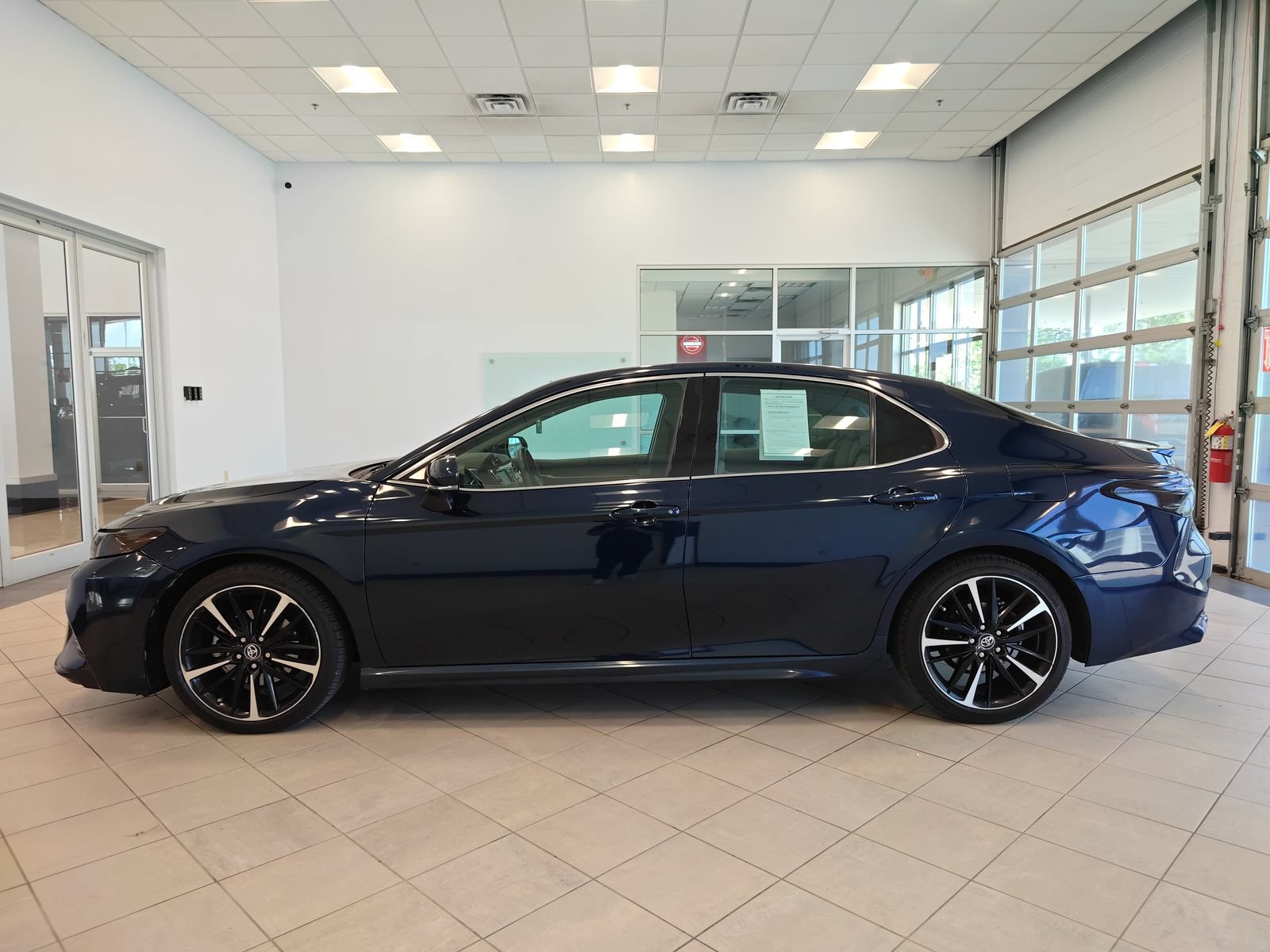 Used 2018 Toyota Camry XSE FWD image 6