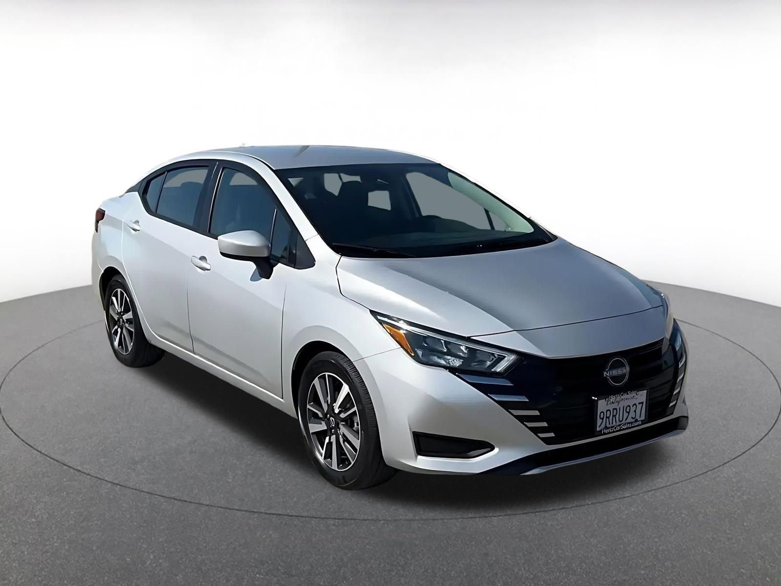 Used 2025 Nissan Versa SV FWD image 3