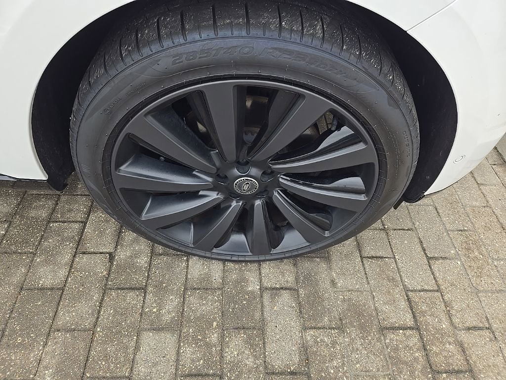 Used 2023 Land Rover Range Rover SV image 11