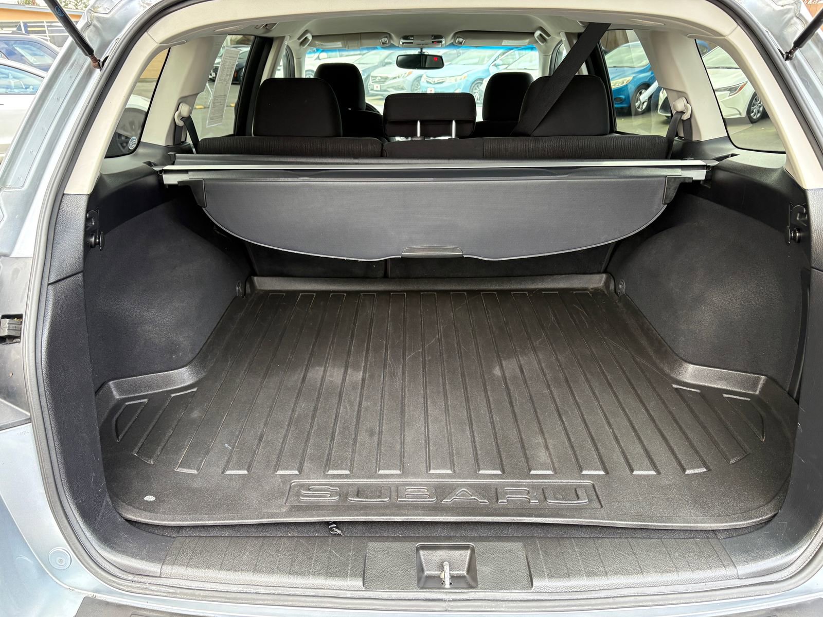 Used 2013 Subaru Outback 2.5i Premium w/ All-Weather Pkg AWD/4WD image 18