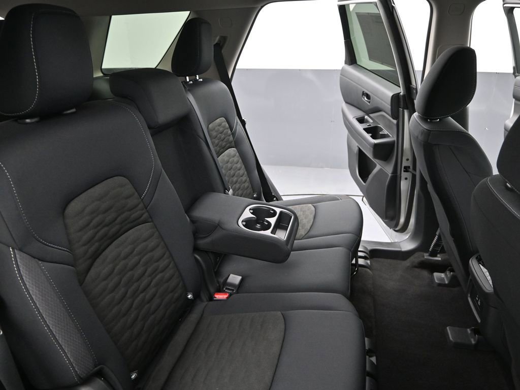 Used 2025 Nissan Pathfinder SV image 27