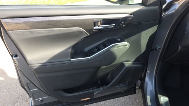 New 2026 Toyota Highlander Platinum AWD/4WD image 10