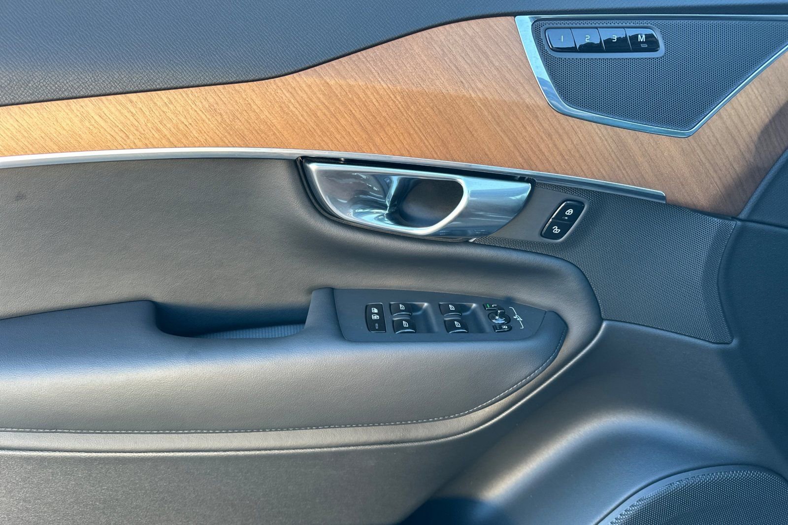 Used 2025 Volvo XC90 T8 Core w/ Protection Package Premier image 14