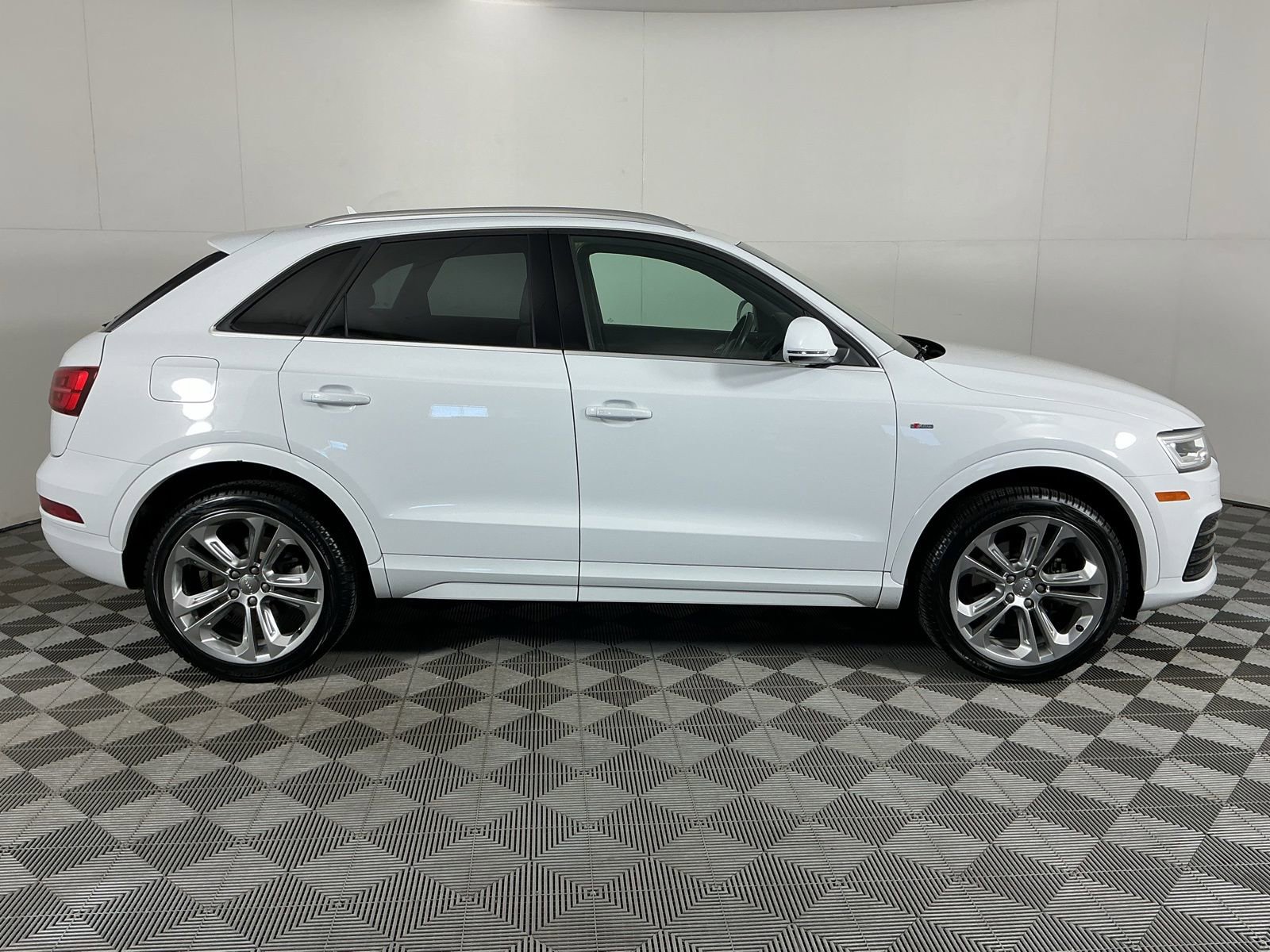 Used 2018 Audi Q3 2.0T Premium Plus w/ Premium Plus Package image 9