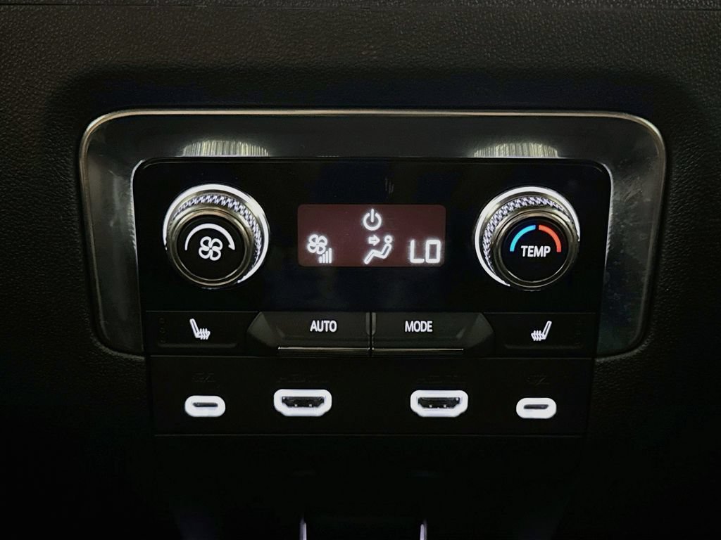 Used 2023 GMC Yukon Denali Ultimate w/ LPO, Floor Liner Package AWD/4WD image 26