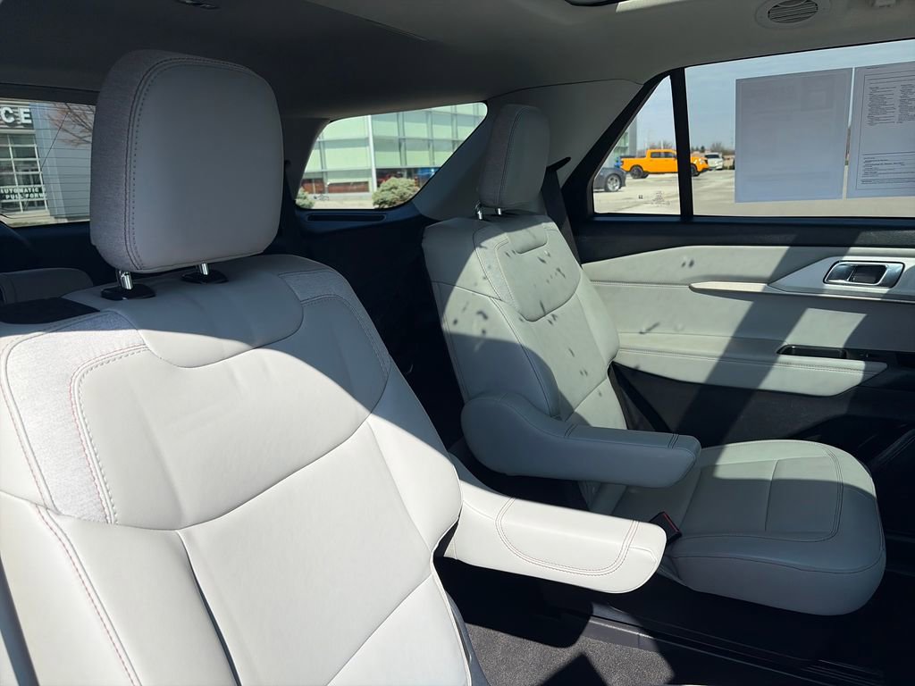 Used 2025 Ford Explorer Active w/ Active Comfort Package image 40