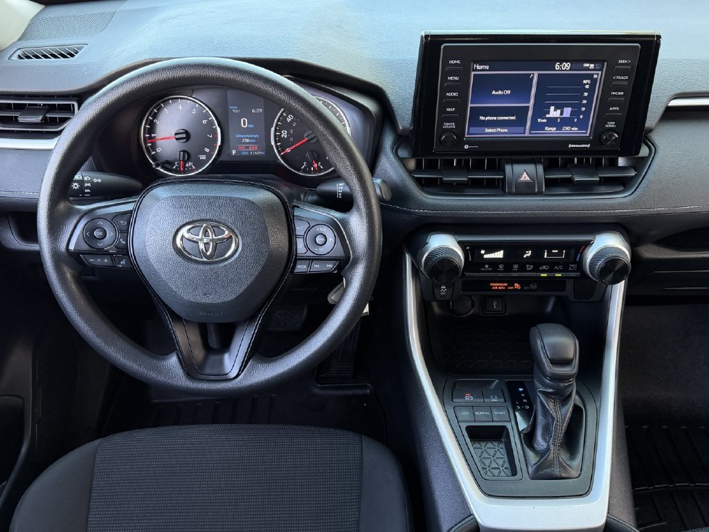 Used 2020 Toyota RAV4 LE FWD image 12