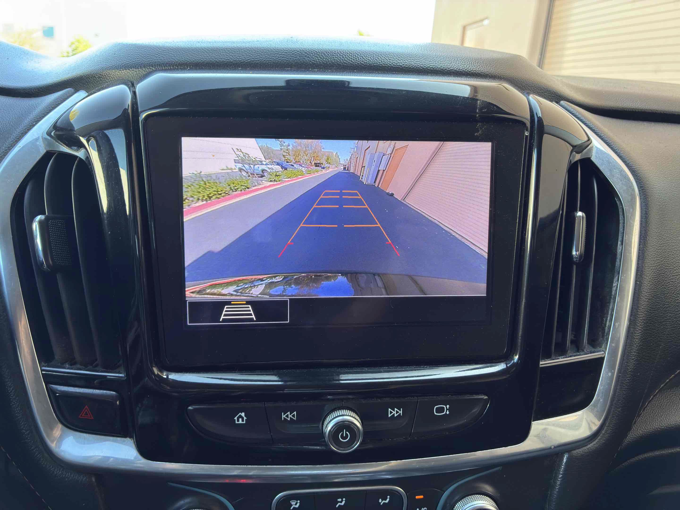 Used 2020 Chevrolet Traverse LT FWD image 23